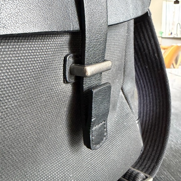 Timbuk2 Black Commuter Messenger Bag - Picture 4 of 10